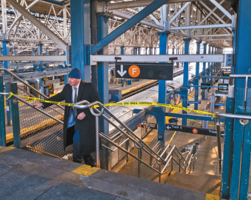 纽约市地铁治安问题引发居民忧虑。 纽约市地铁治安问题引发居民忧虑。