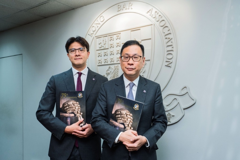 杜淦堃(右)指,本周四竞逐大律师公会主席的毛乐礼(左)是他最信任的人。资料图片 杜淦堃(右)指,本周四竞逐大律师公会主席的毛乐礼(左)是他最信任的人。资料图片