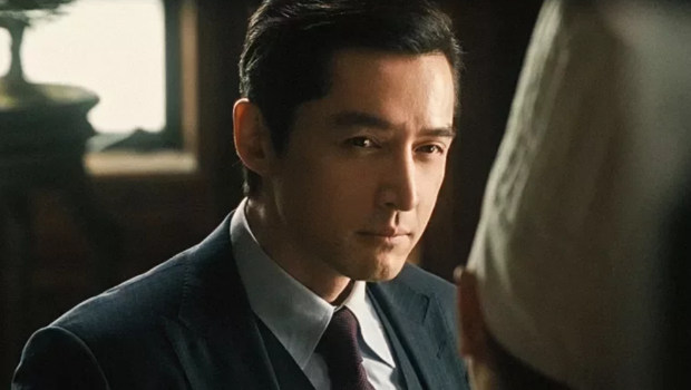 胡歌去年因出演香港导演王家卫执导的《繁花》,透过“宝总”一角再爆红。 微博 胡歌去年因出演香港导演王家卫执导的《繁花》,透过“宝总”一角再爆红。 微博