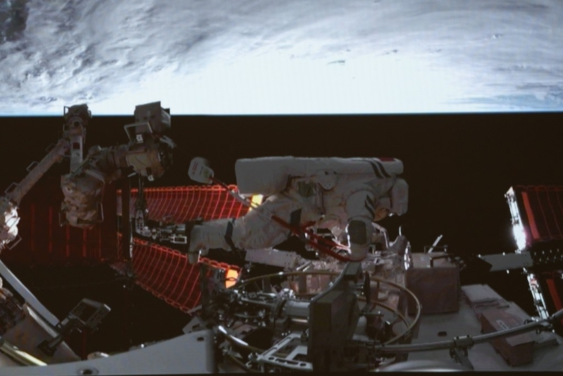 神舟十九号太空人乘组圆满完成第二次出舱活动。新华社 神舟十九号太空人乘组圆满完成第二次出舱活动。新华社