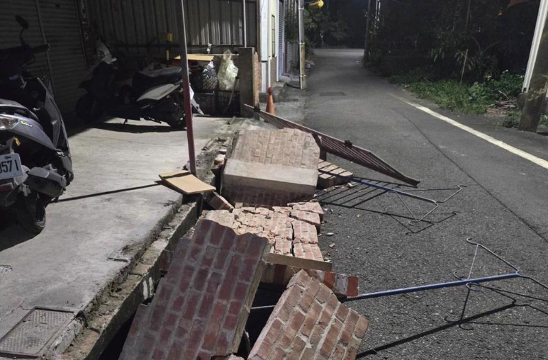 围墙倒塌 围墙倒塌