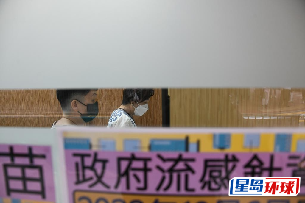 衞生署提供免费的「季节性流感疫苗学校外展计划」,供全港幼儿园、中学及小学参加。 衞生署提供免费的「季节性流感疫苗学校外展计划」,供全港幼儿园、中学及小学参加。