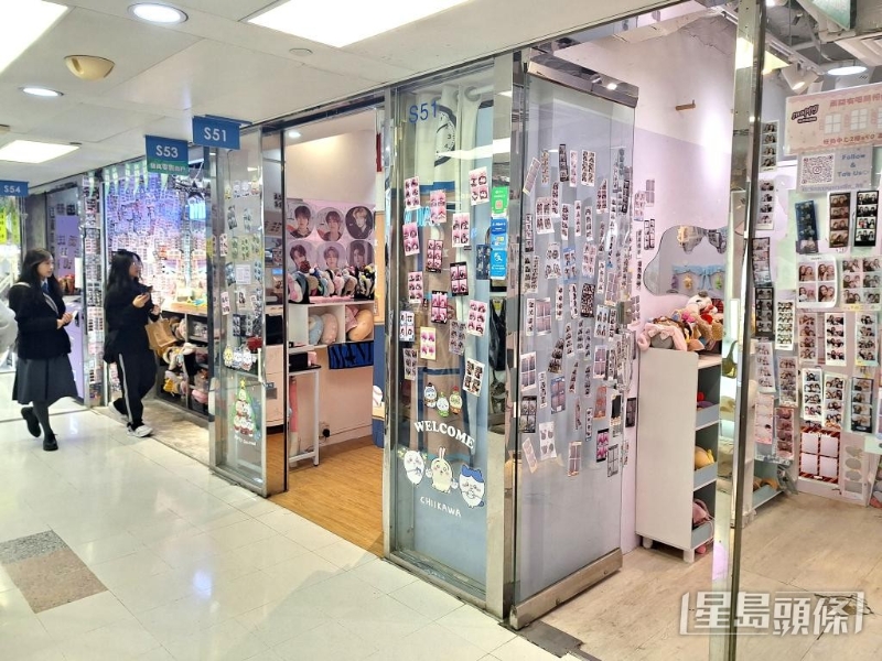 旺角中心共有近20间自拍馆或自拍亭进驻。 旺角中心共有近20间自拍馆或自拍亭进驻。