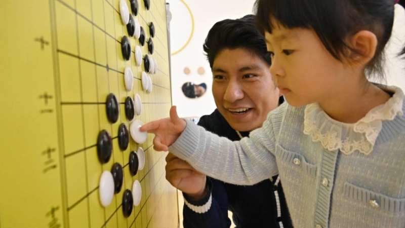 不少儿童从少就学习围棋。 中新社.jpg 不少儿童从少就学习围棋。 中新社.jpg