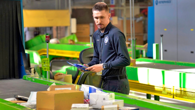 美国邮政恢复接收来自中国内地及香港的包裹 美国邮政恢复接收来自中国内地及香港的包裹