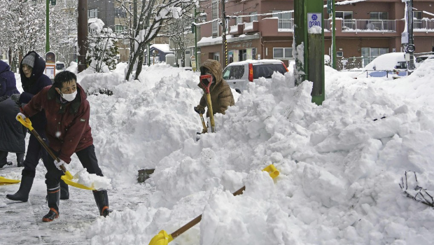 北海道大雪,影响出行。美联社 北海道大雪,影响出行。美联社