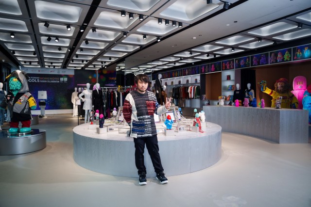 艺术家藤崎琢磨(Takuma Fujisaki)被称为扭扭棒大神。 艺术家藤崎琢磨(Takuma Fujisaki)被称为扭扭棒大神。