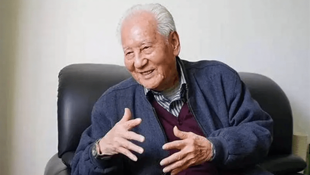 黄旭华30多年如一日,痴心于核潜艇事业。 黄旭华30多年如一日,痴心于核潜艇事业。