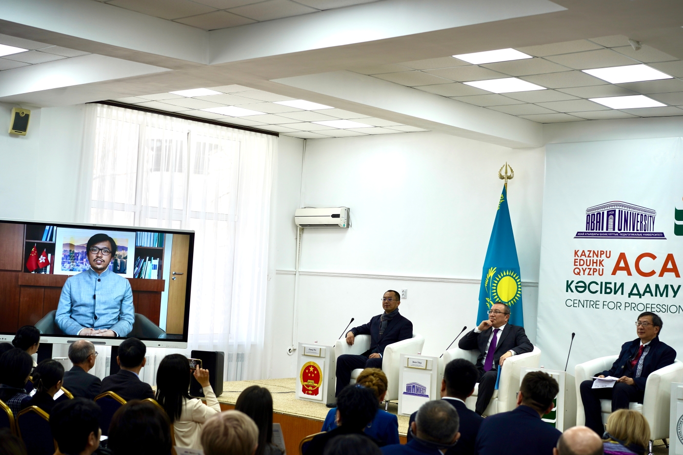 香港特别行政区“一带一路”专员何力治先生亦通过短片送上祝贺 香港特别行政区“一带一路”专员何力治先生亦通过短片送上祝贺