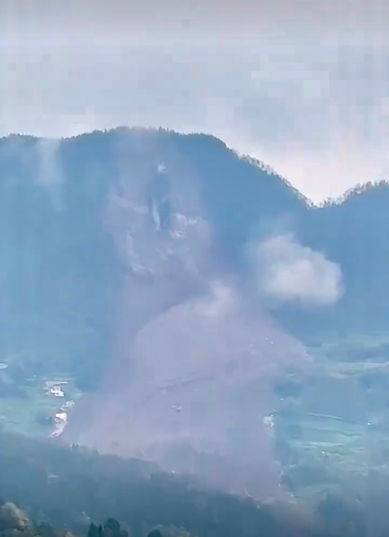 山体滑坡 山体滑坡