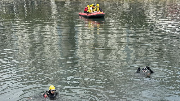 搜救人员 搜救人员