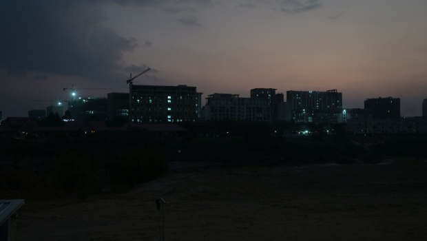 断电后的诈骗园区。 断电后的诈骗园区。