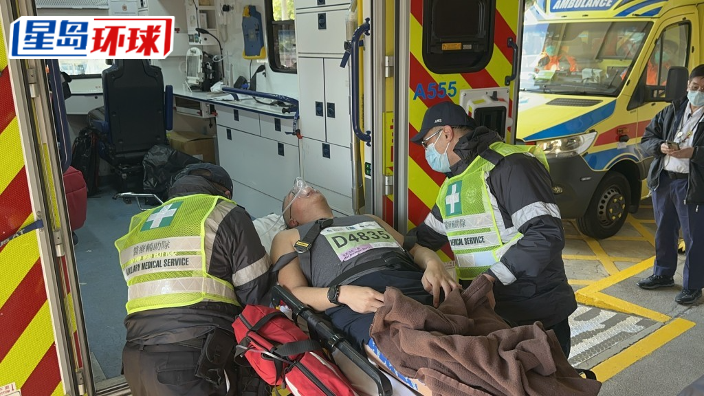 男跑手被送到律敦治医院急救房抢救。 男跑手被送到律敦治医院急救房抢救。