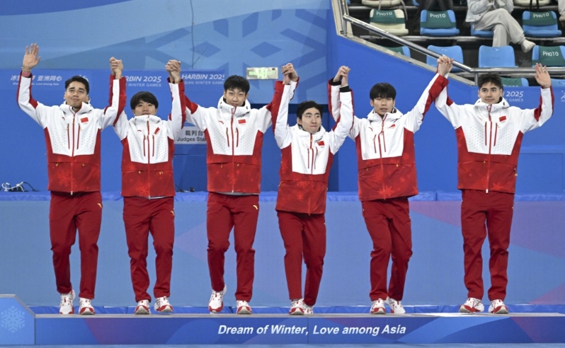 第九届亚冬会短道速滑男子5000米接力比赛,中国队取得铜牌。新华社 第九届亚冬会短道速滑男子5000米接力比赛,中国队取得铜牌。新华社