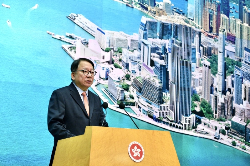 署理行政长官陈国基见记者。 署理行政长官陈国基见记者。