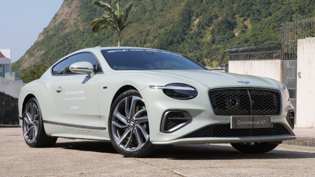 全新宾利Bentley Continental GT Speed车头引用了像Bacalar限量版的单圆灯设计。 全新宾利Bentley Continental GT Speed车头引用了像Bacalar限量版的单圆灯设计。