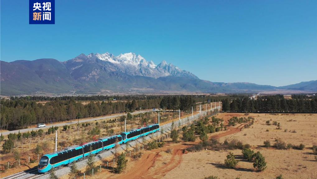 全球首列丽江雪山观光火车饱览雪山草甸绝美风景 全球首列丽江雪山观光火车饱览雪山草甸绝美风景