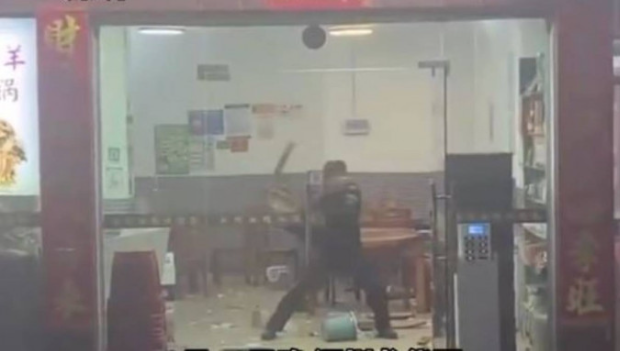 深圳保安饮醉酒变“古惑仔” 深圳保安饮醉酒变“古惑仔”