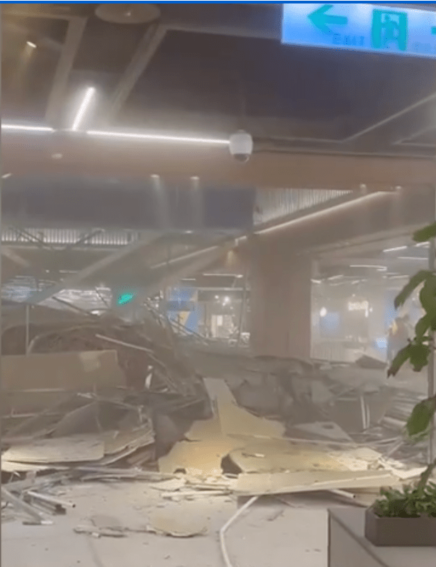 因为被安排监督装修工程而被当场炸飞而死。 因为被安排监督装修工程而被当场炸飞而死。