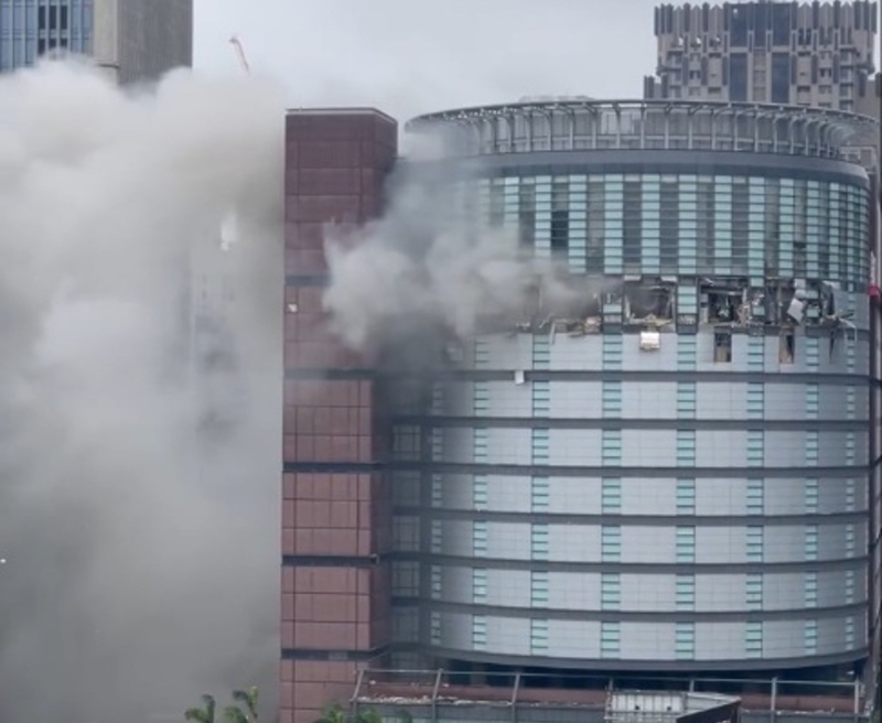 台中新光三越百货公司发生气体爆炸。(FB) 台中新光三越百货公司发生气体爆炸。(FB)