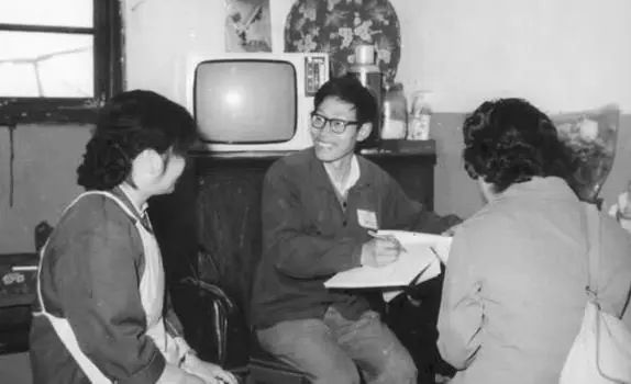 “北京牌”黑白电视机是新中国第一部国产电视机。 “北京牌”黑白电视机是新中国第一部国产电视机。