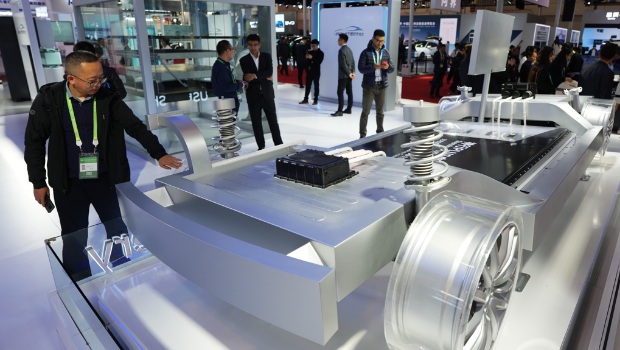 宁德时代展台展出新产器“神行PLUS电池” 宁德时代展台展出新产器“神行PLUS电池”