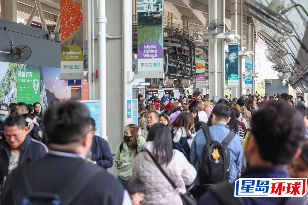 协议经修订后，下月起香港旅游等行业的香港企业及专业人士，进入内地市场的门槛将降低。 资料图片