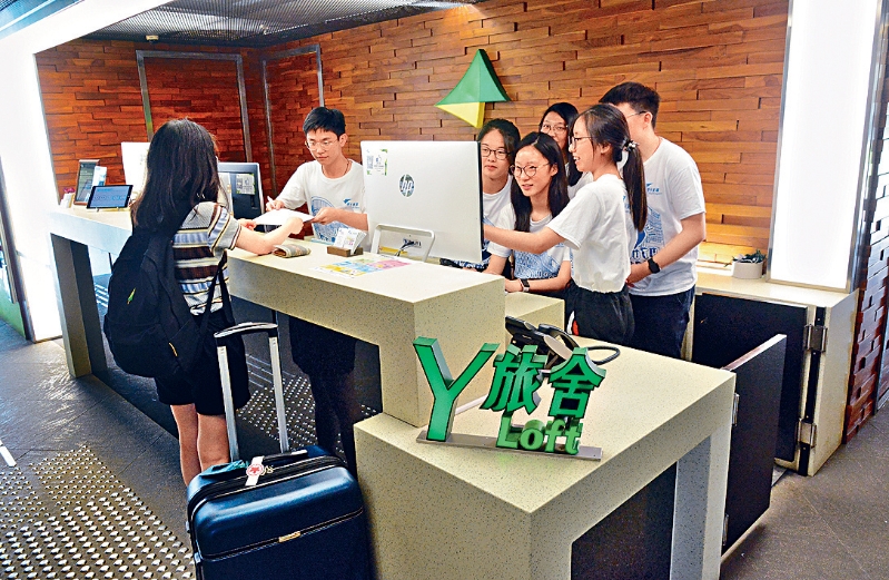 目前青年团体来港交流,可以申请租住“青年广场”辖下的“Y旅舍”。 目前青年团体来港交流,可以申请租住“青年广场”辖下的“Y旅舍”。