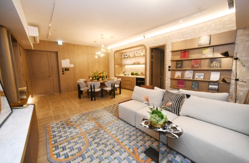 连装修示范单位以33楼B2室为蓝本搭建,面积1246方呎。 连装修示范单位以33楼B2室为蓝本搭建,面积1246方呎。