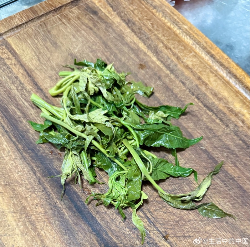 香椿为春天时令菜。 香椿为春天时令菜。