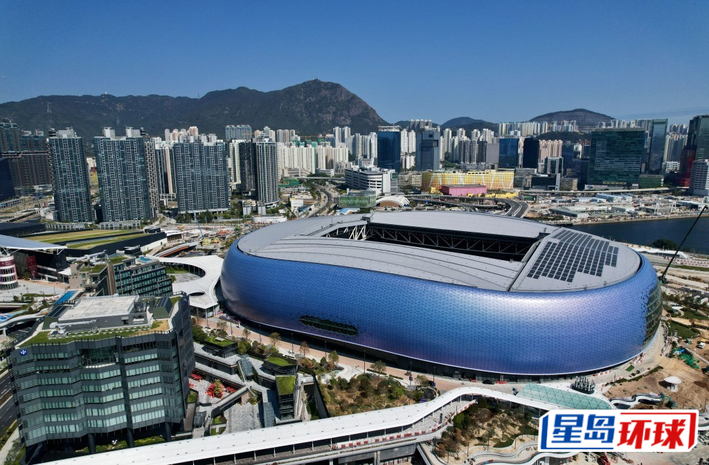 南首毗邻全新规划的启德新区及国际级大型基建启德体育园,设有公众休憩用地餐饮及商铺等设施。 南首毗邻全新规划的启德新区及国际级大型基建启德体育园,设有公众休憩用地餐饮及商铺等设施。