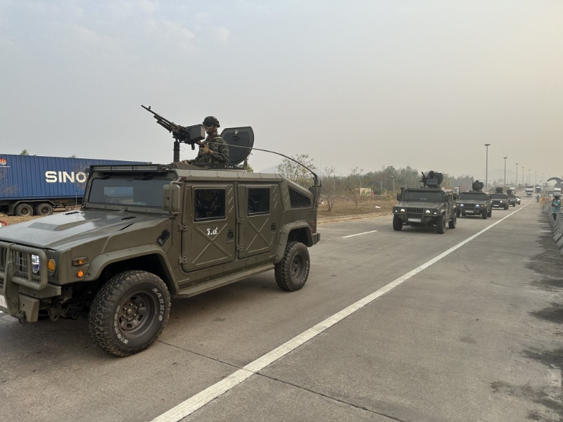 泰国军车到缅甸边境接收诈骗园区遗返人员。 泰国军车到缅甸边境接收诈骗园区遗返人员。