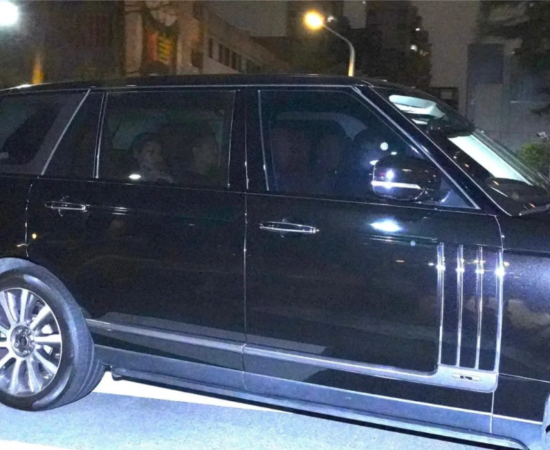 汪小菲和妻子马筱梅返回台北豪宅。 汪小菲和妻子马筱梅返回台北豪宅。