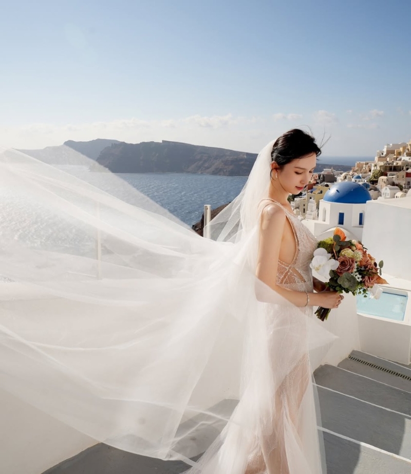 36岁的何傲儿元宵当日于IG宣布结婚。 36岁的何傲儿元宵当日于IG宣布结婚。