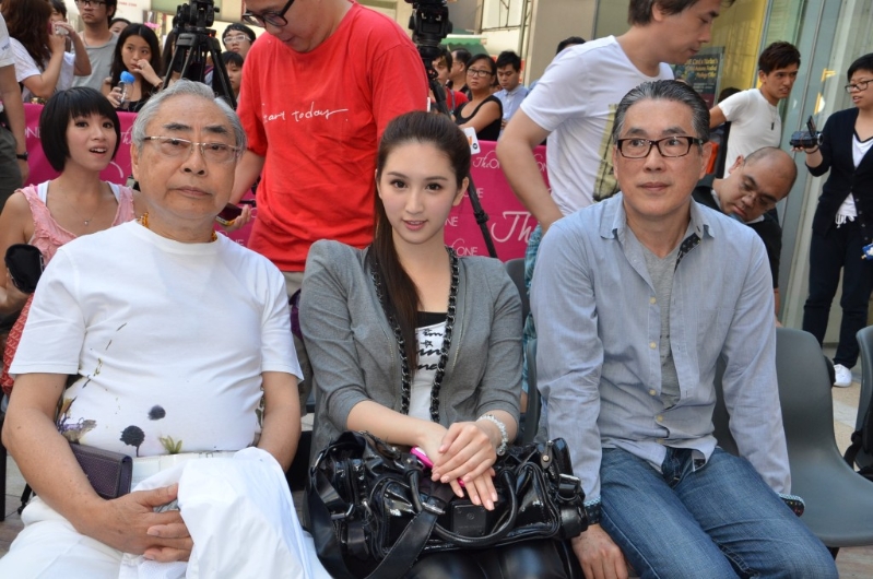 何傲儿曾跟林建名传过绯闻。 何傲儿曾跟林建名传过绯闻。