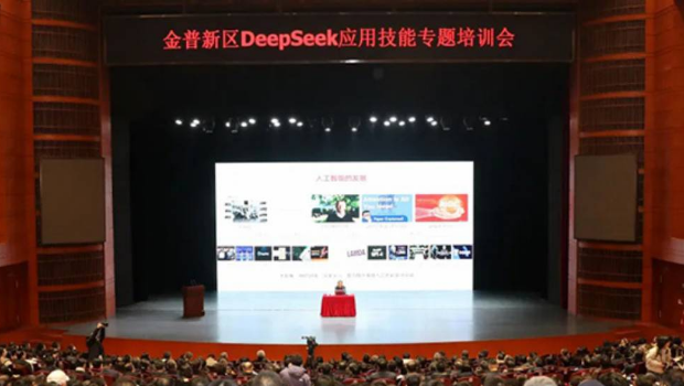 国内多地组织干部学用AI。 国内多地组织干部学用AI。