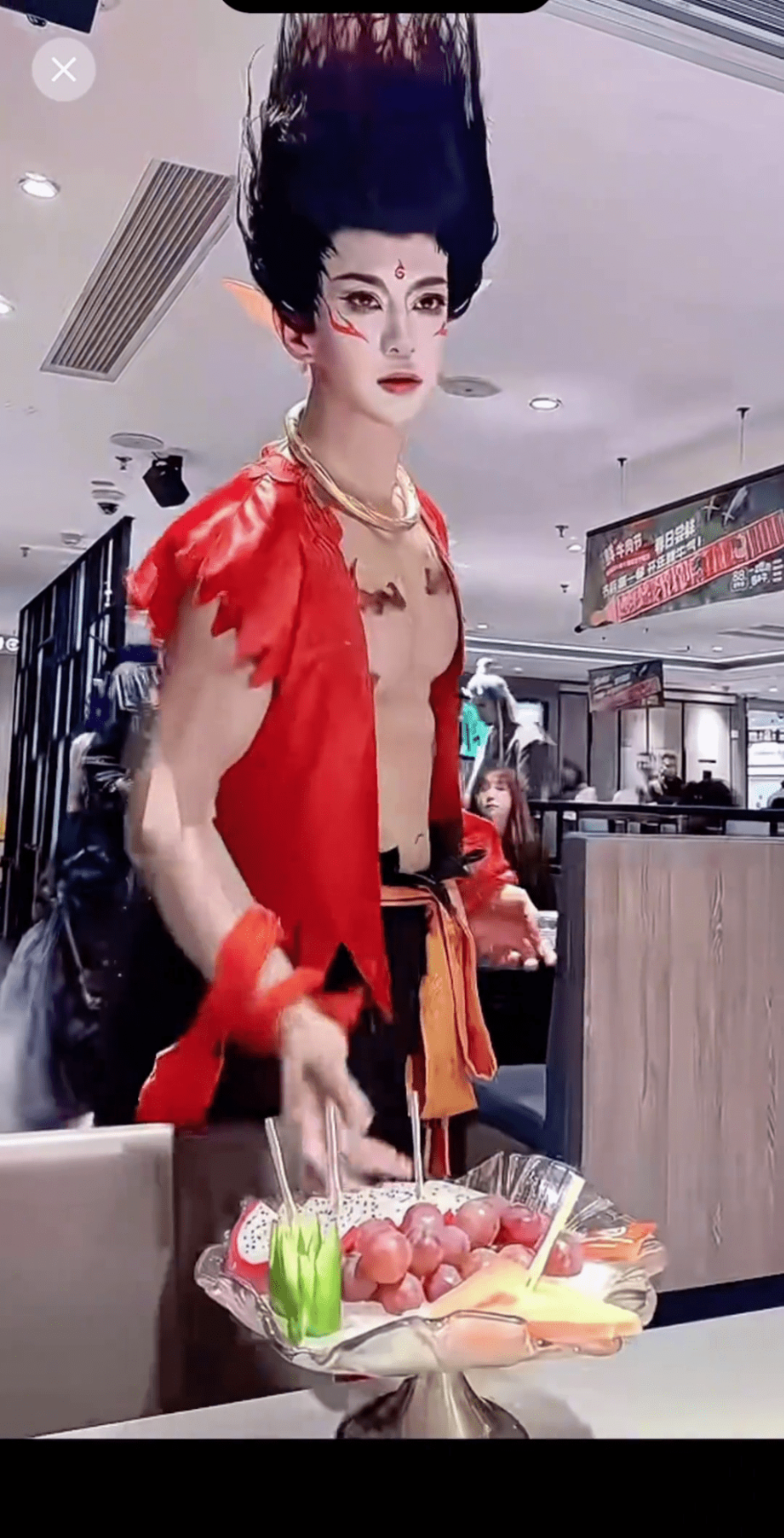 内地海底捞推出哪吒主题活动,由哪吒等角色上菜。 内地海底捞推出哪吒主题活动,由哪吒等角色上菜。