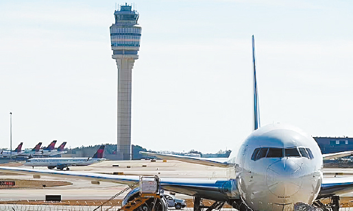 虽然全美接连发生空难,但政府效率部依然决定裁减FAA超过10%人手。 每日邮报图片 虽然全美接连发生空难,但政府效率部依然决定裁减FAA超过10%人手。 每日邮报图片