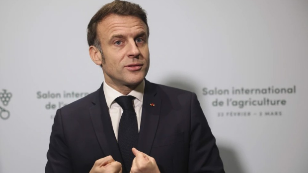 法国总统马克龙表示,东部城镇发生的刺杀事件与极端伊斯兰、非法移民都有关,法国政府会正视非法移民的遣送问题 法国总统马克龙表示,东部城镇发生的刺杀事件与极端伊斯兰、非法移民都有关,法国政府会正视非法移民的遣送问题