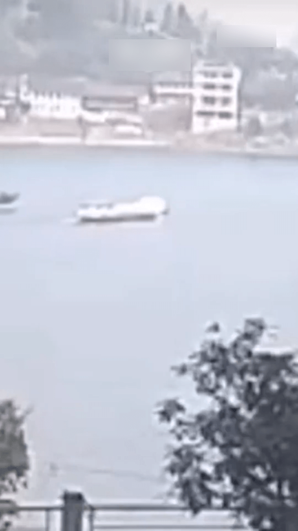 客船被撞前情况。 (微博) 客船被撞前情况。 (微博)