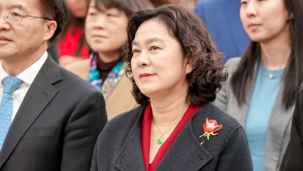 外交部副部长华春莹出席驻华记者新春招待会。 外交部副部长华春莹出席驻华记者新春招待会。