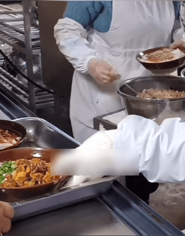 二龙殡仪馆的米粉口碑载道。(微博) 二龙殡仪馆的米粉口碑载道。(微博)