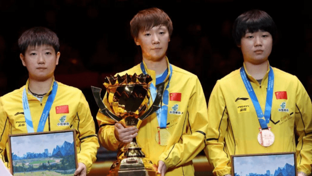 2025年乒乓球亚洲杯,王曼昱4比0战胜队友孙颖莎,夺得冠军。 2025年乒乓球亚洲杯,王曼昱4比0战胜队友孙颖莎,夺得冠军。