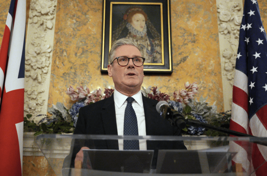 施纪贤在英国驻华盛顿大使官邸举行的欢迎招待会上发表讲话。路透社 施纪贤在英国驻华盛顿大使官邸举行的欢迎招待会上发表讲话。路透社