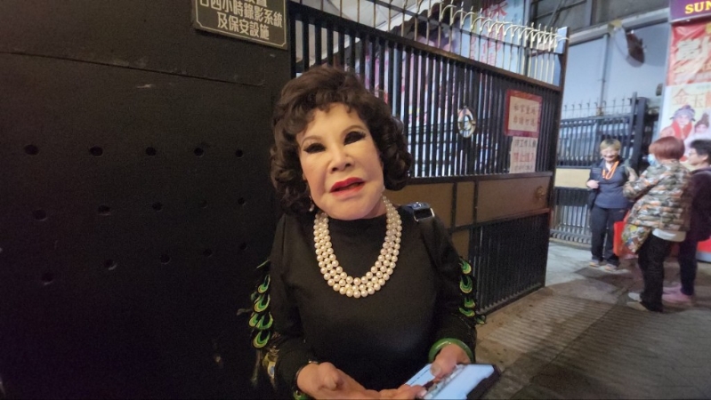 艺人黄夏蕙今晚有入场观赏剧目。 黄文威摄 艺人黄夏蕙今晚有入场观赏剧目。 黄文威摄