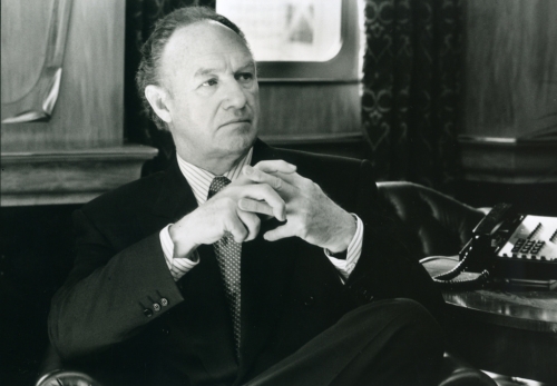 金哈克曼惊传离世,和妻子陈尸家中。 金哈克曼惊传离世,和妻子陈尸家中。