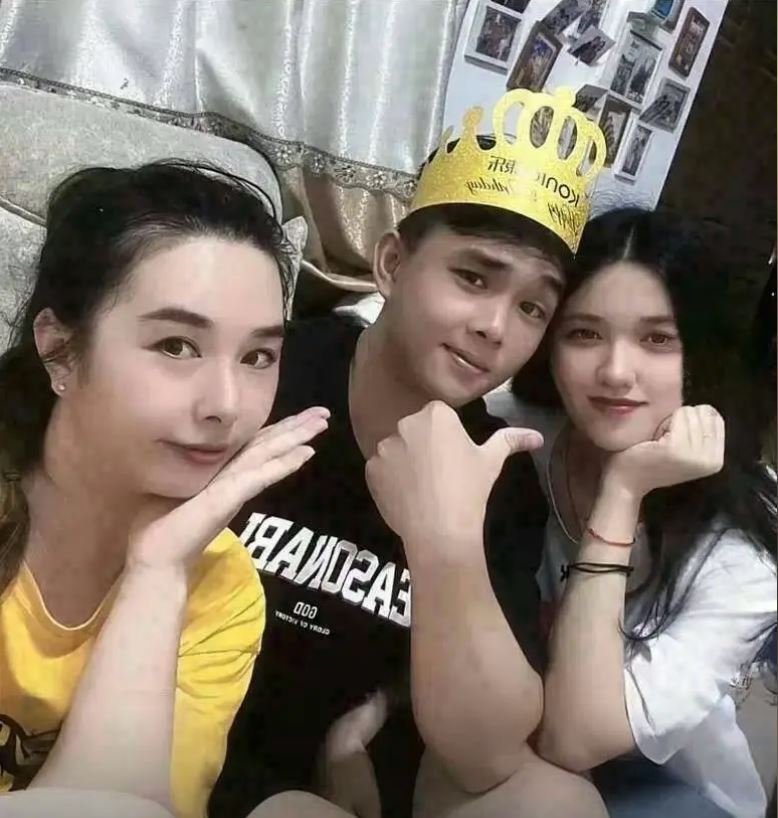 林女士(左)42岁便荣升阿嫲。 林女士(左)42岁便荣升阿嫲。