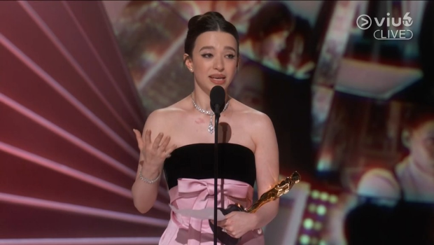 最佳女主角由《阿诺拉》Mikey Madison夺得。 最佳女主角由《阿诺拉》Mikey Madison夺得。