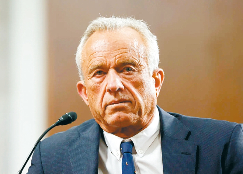 美卫生部部长。 美卫生部部长。