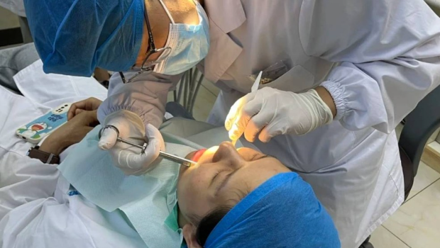 剥智慧牙后再小心护理,否则伤口可能受感染。示意图。小红书 剥智慧牙后再小心护理,否则伤口可能受感染。示意图。小红书